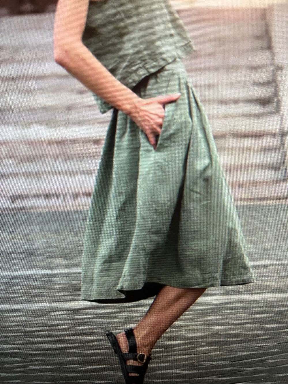 Menique 100% Linen Midi Sofia Skirt in Stone Green Pockets Size Large